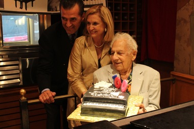 100-Year-Old Pianist Celebrates His Birthday at Nino’s Tuscany  – Midtown – DNAinfo.com New York