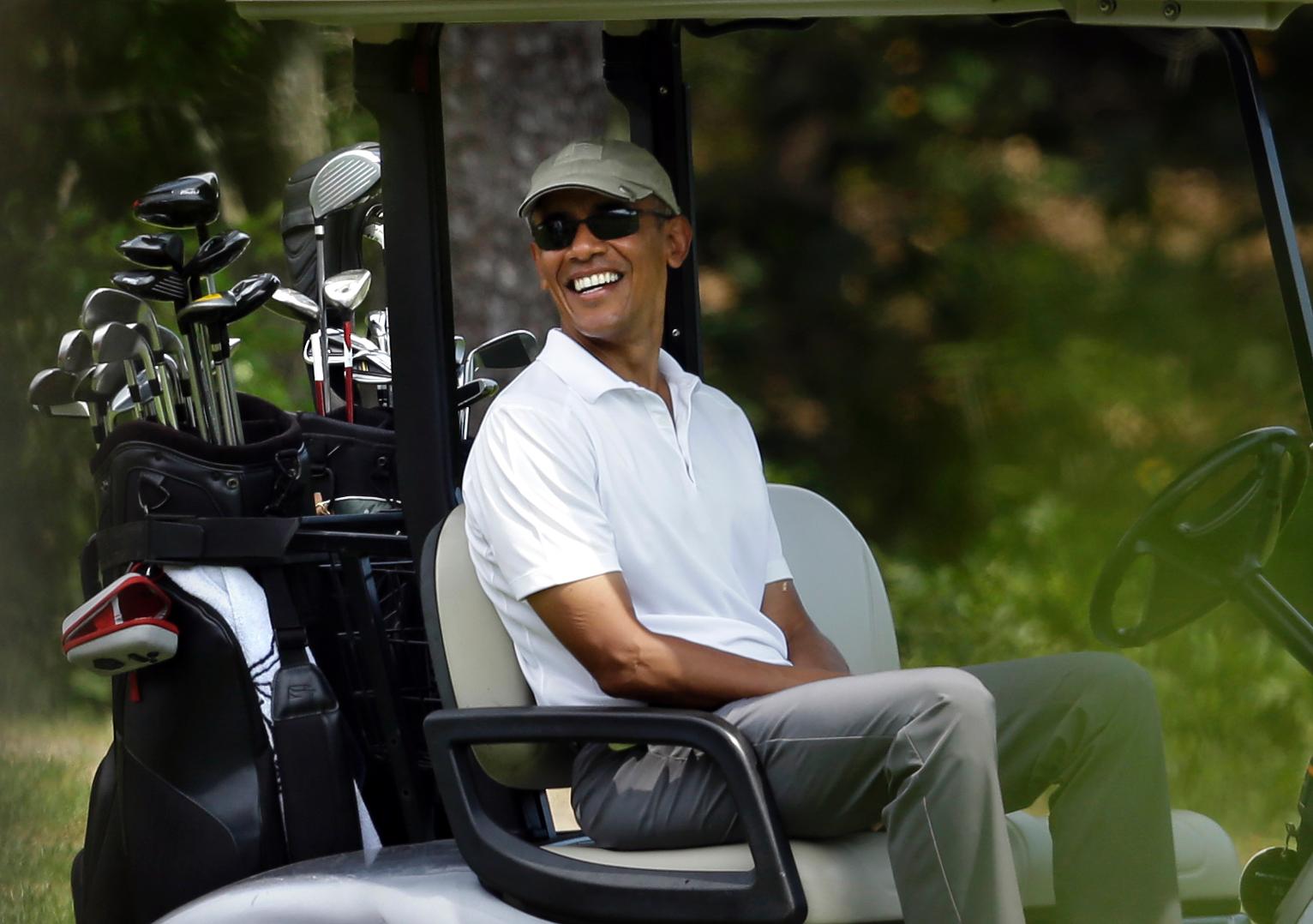 Obama Golfs, Reads and Enjoys Private Beach on Vacation – US News