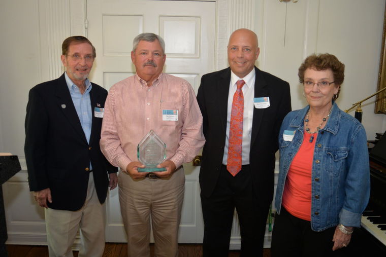Pinecrest Volunteer Receives Annual Award – The Pilot Newspaper: News