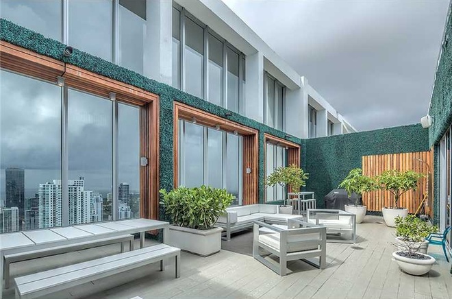 An Icon Brickell Penthouse, On the Market for a Year, is $2.5M – On the market – Curbed Miami