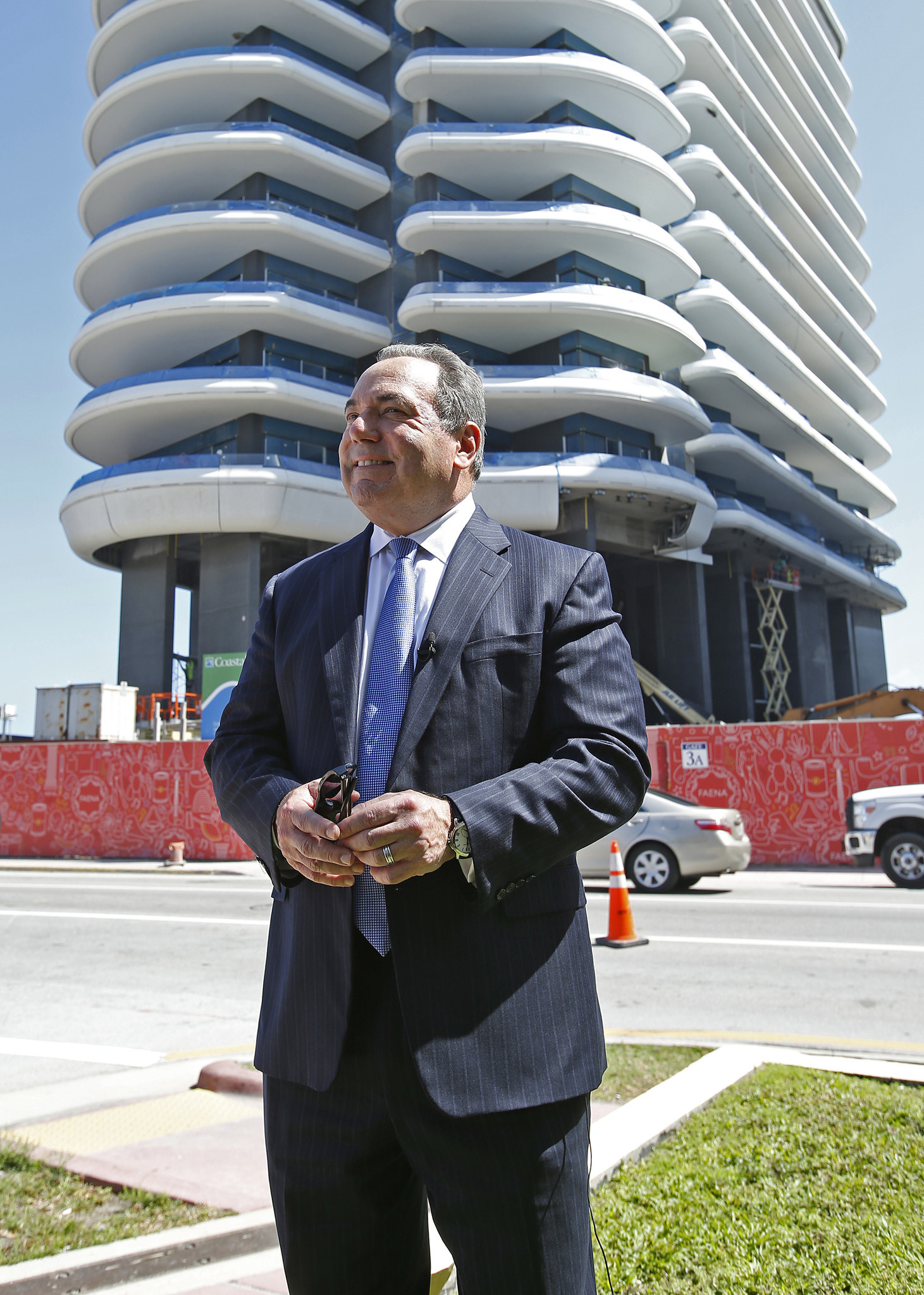 Billiionaire buys Miami Beach condo, report says – Sun Sentinel