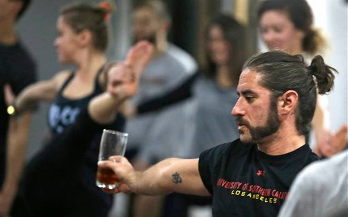 Bend and a beer: Yoga classes and craft breweries team up | Miami Herald